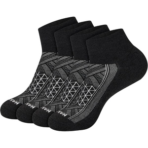 Hanes Men’s Socks Pack, 4-pair Pack, Absolute Run Cushioned Heel-shield Tab Moisture-wicking Men’s Socks(Black – Ankle)
